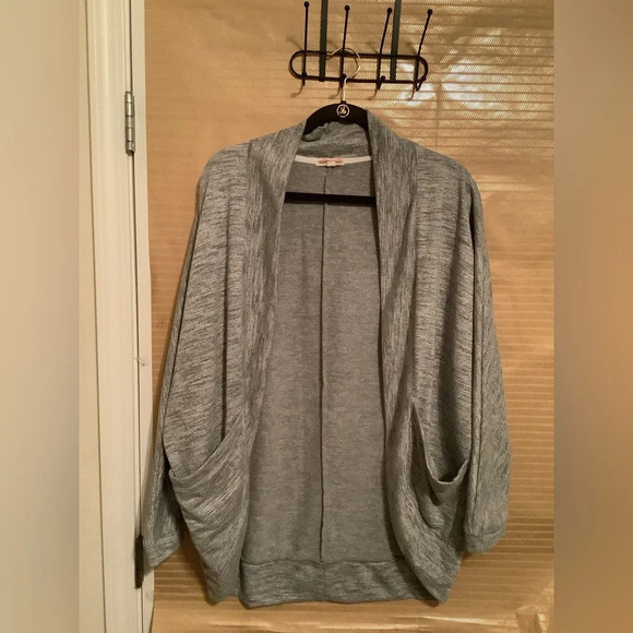 CHARMED HEARTS~BATWING~GRAY TOPPER/ CARDIGAN~ M - Picture 1 of 4